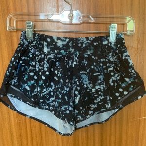 Lululemon Hotty Hot Short II 2.5"